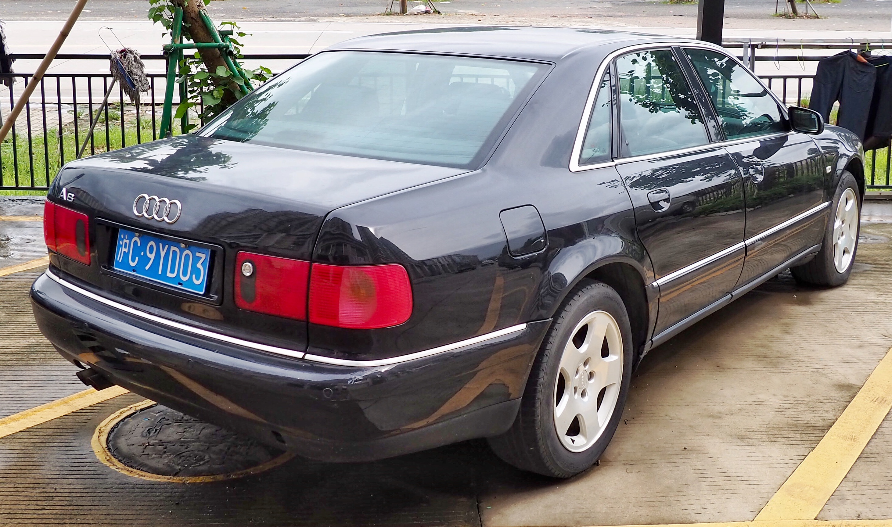 Audi A8 e
