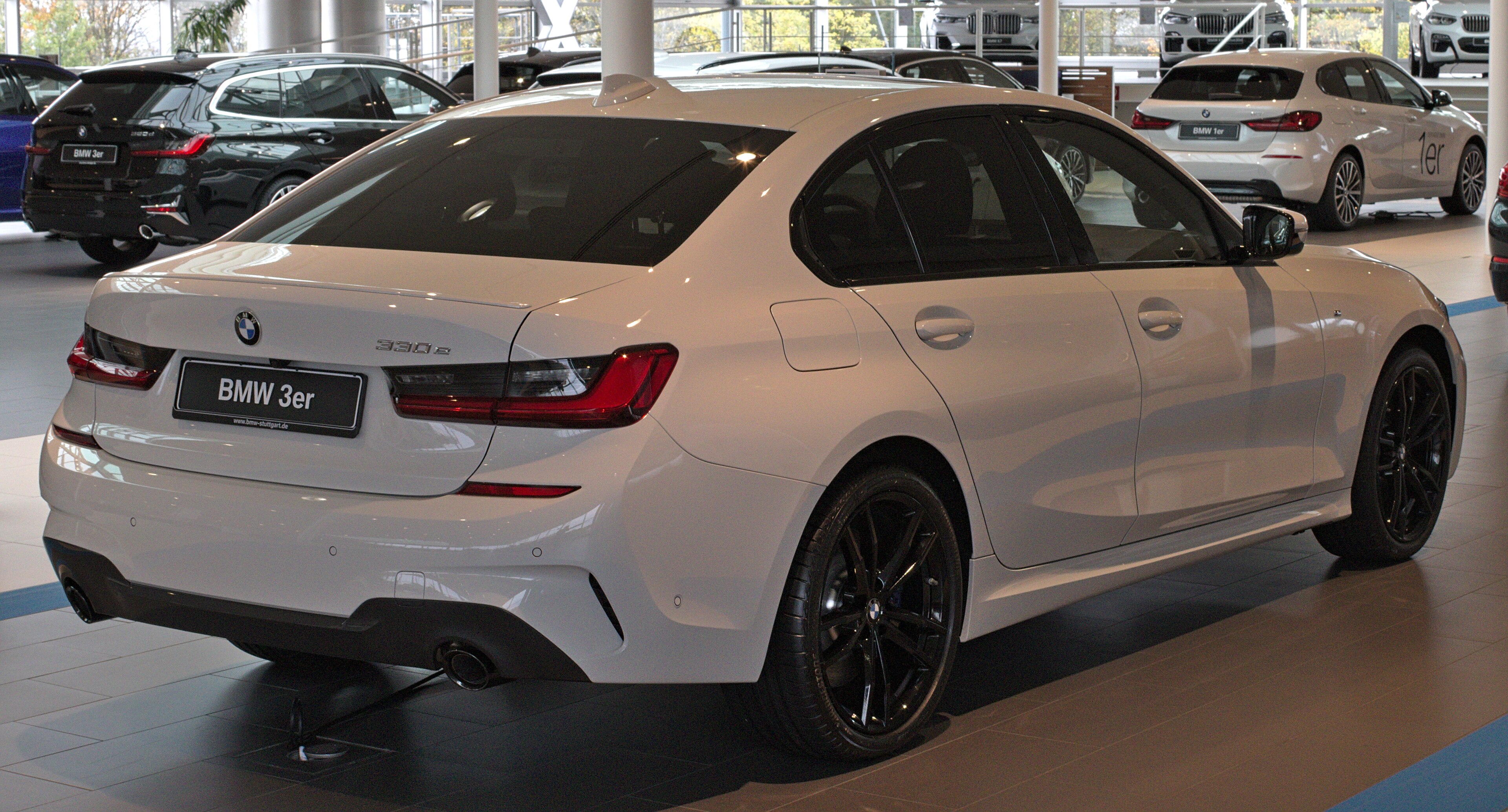 BMW 330e-sedan