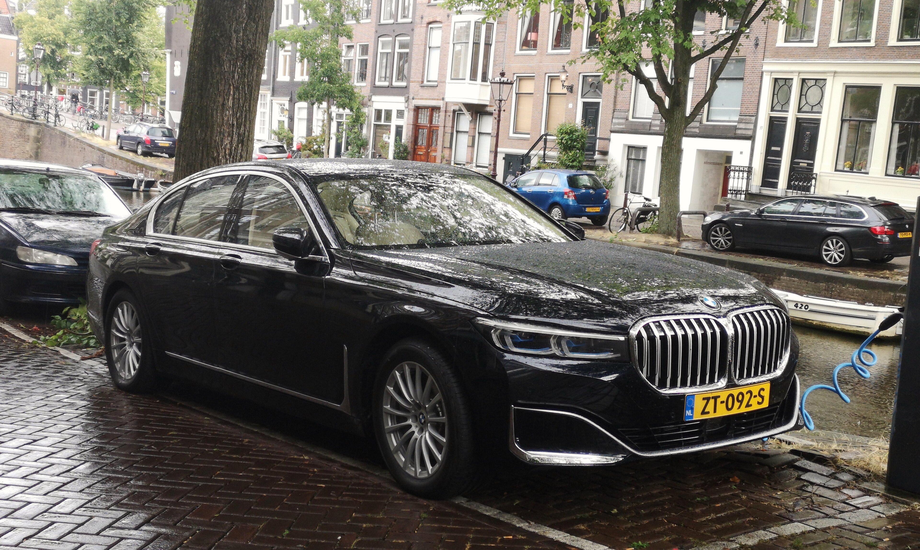 BMW 745e