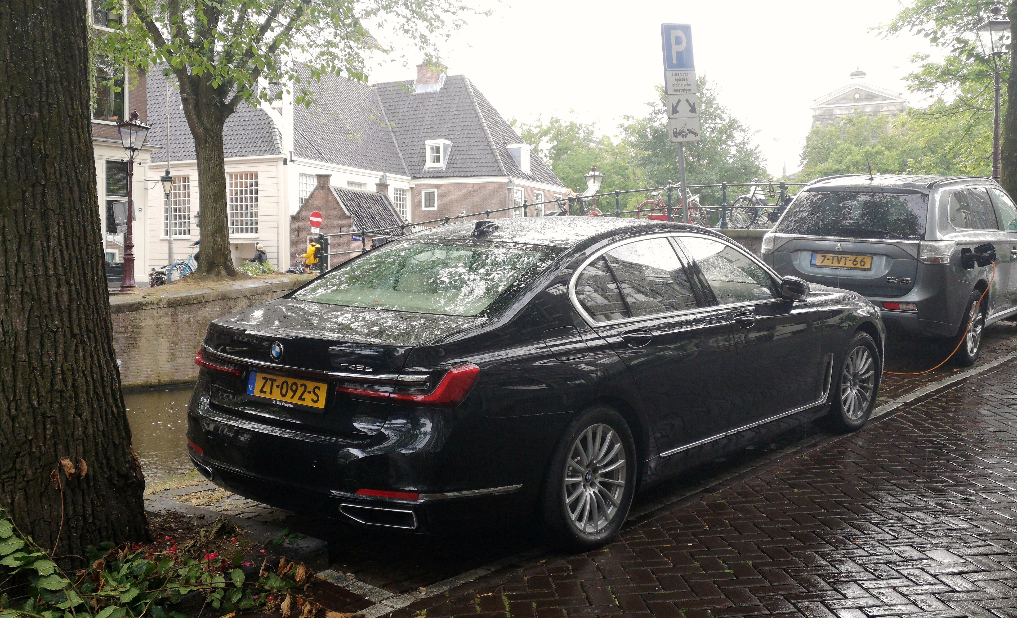 BMW 745e