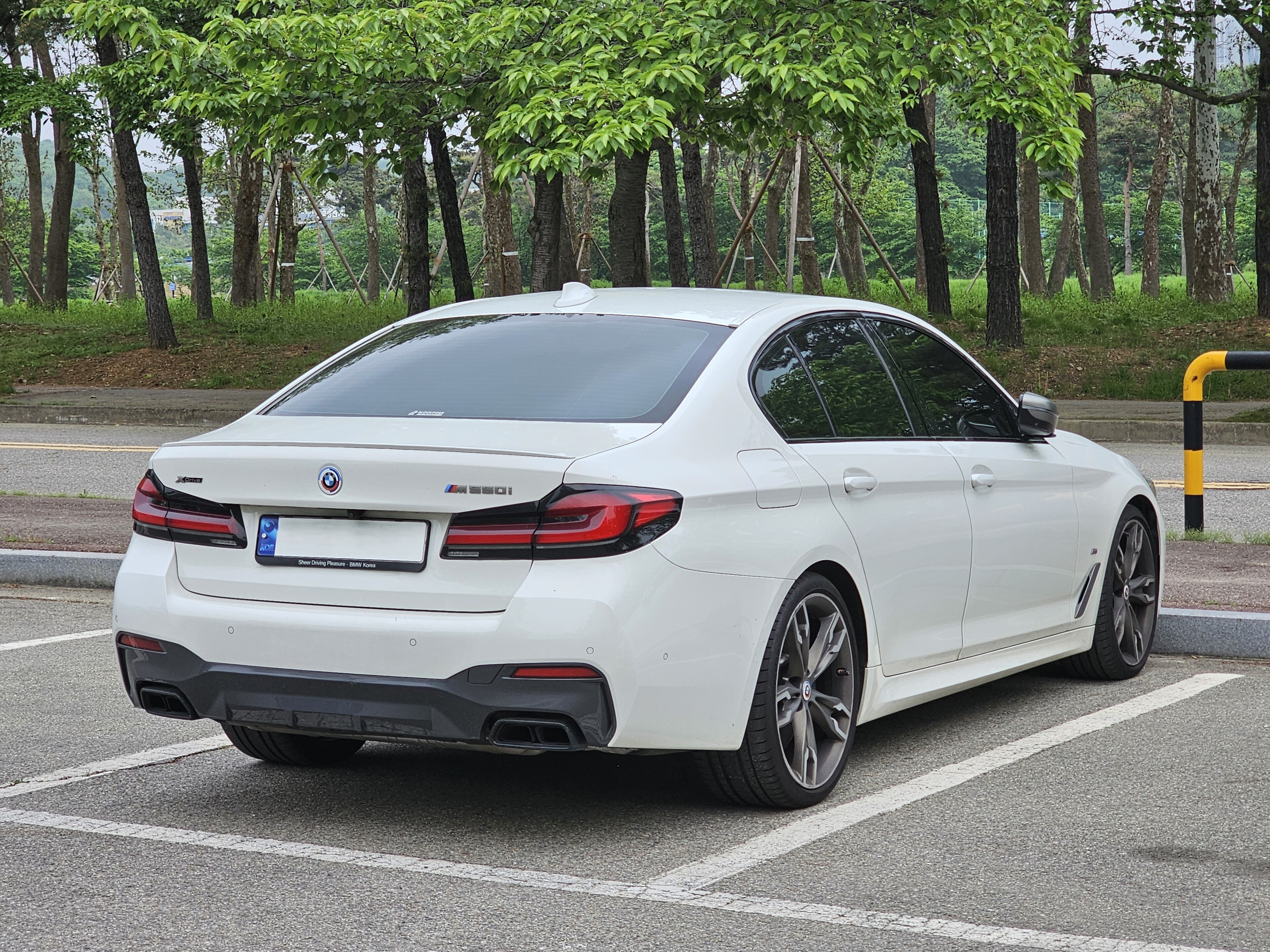 BMW M550i