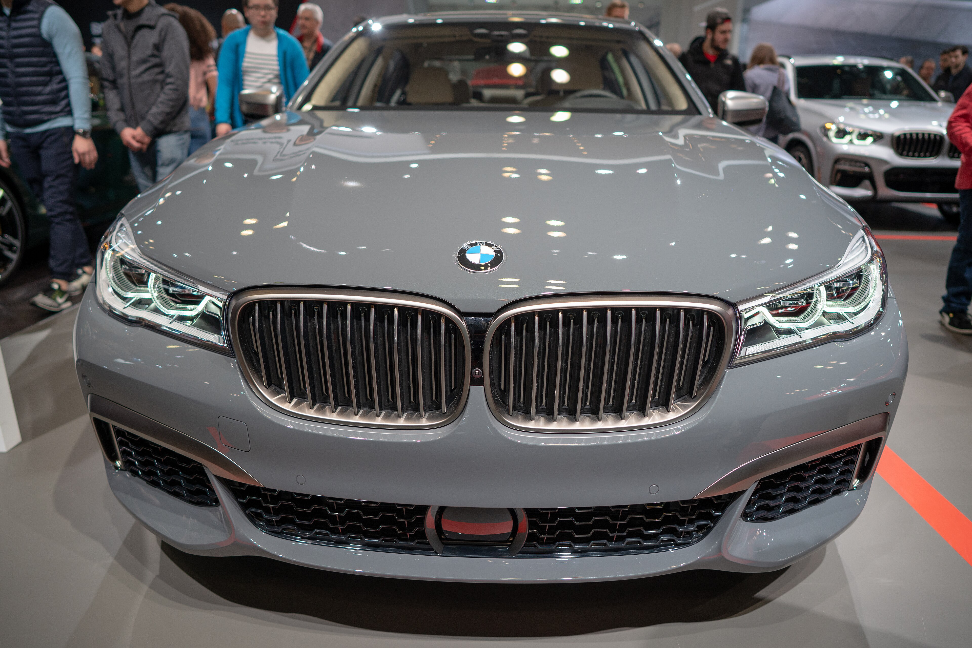 BMW M760i