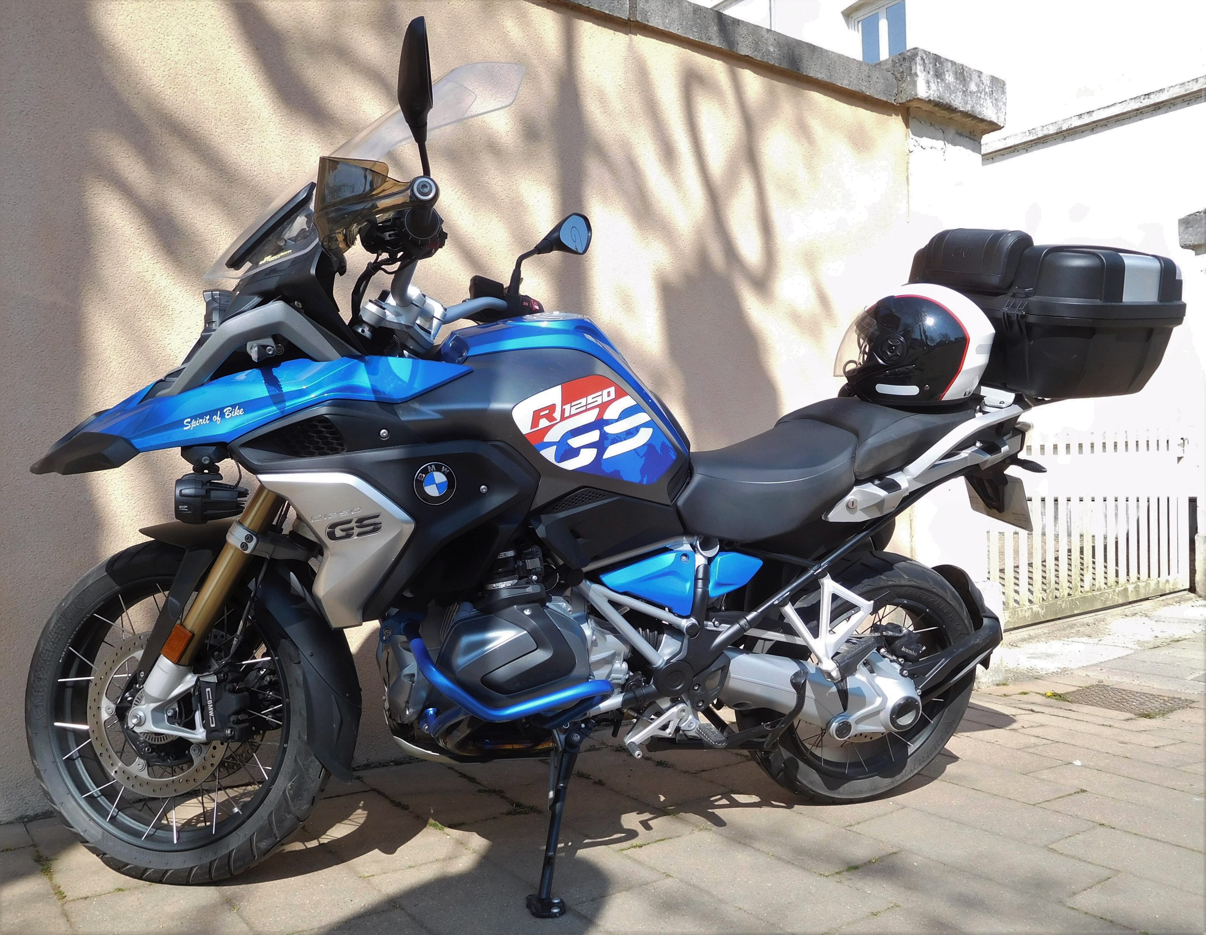 R 1250 R