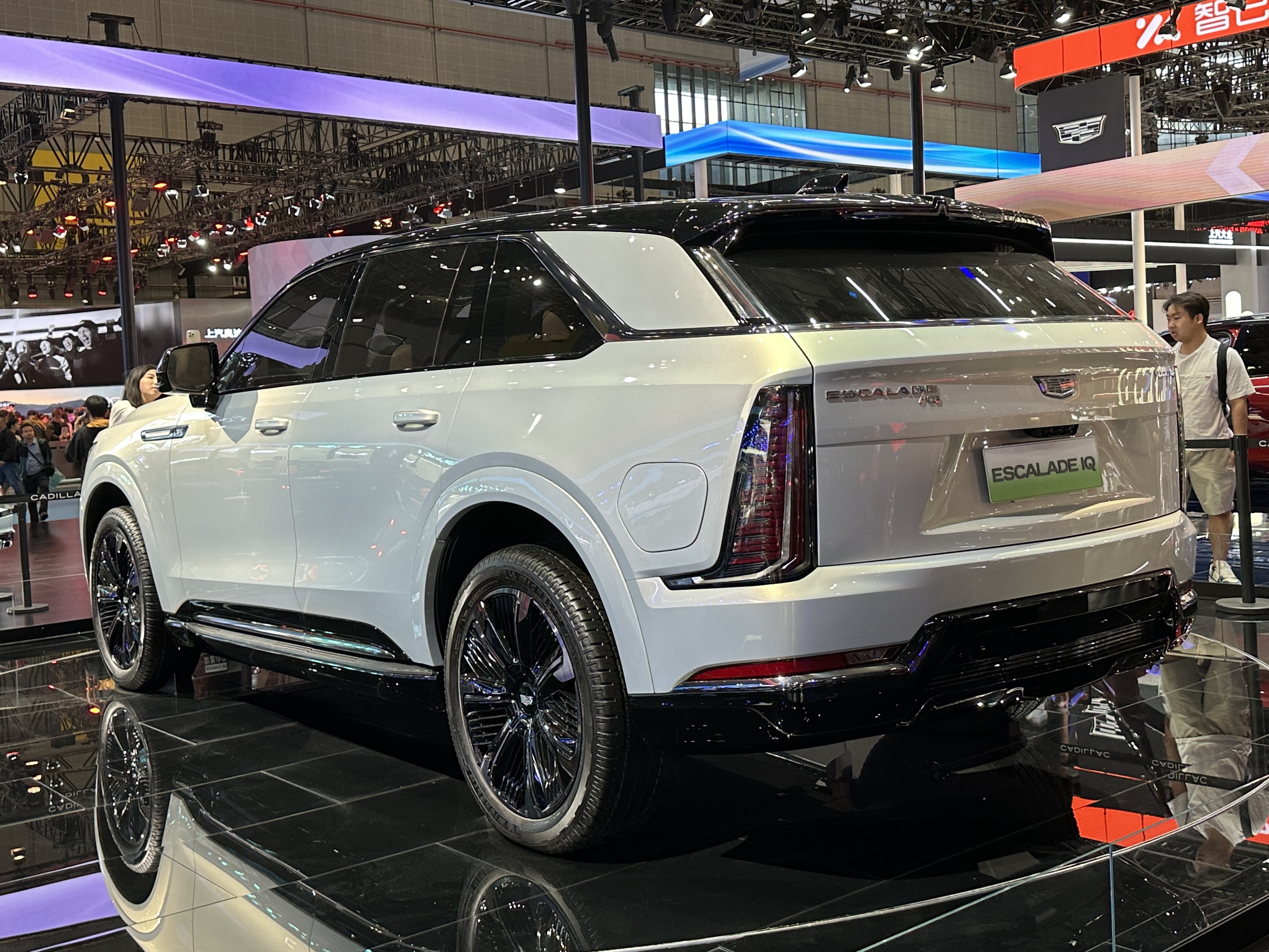 Cadillac Escalade IQ