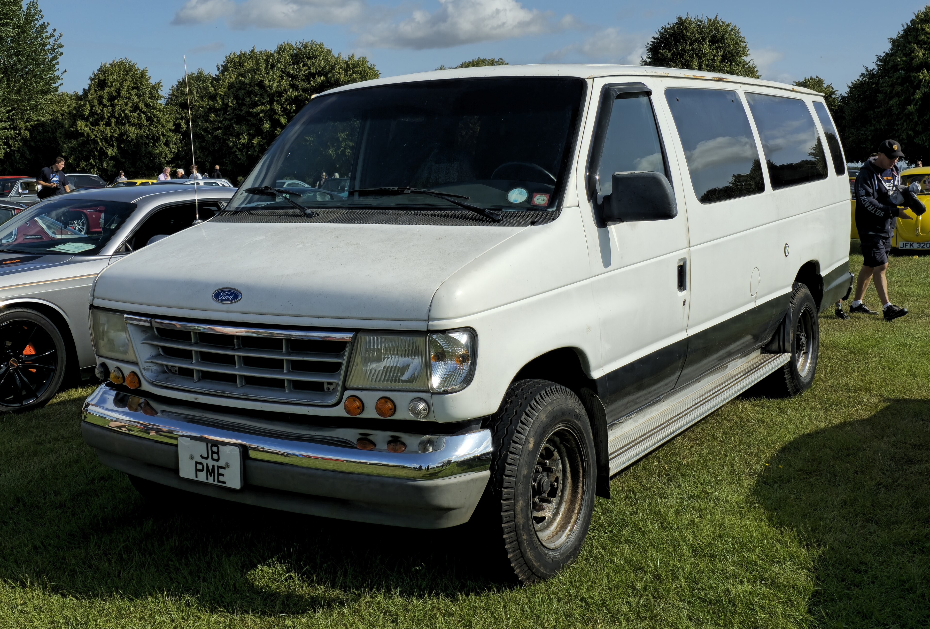 Ford e350-wagon