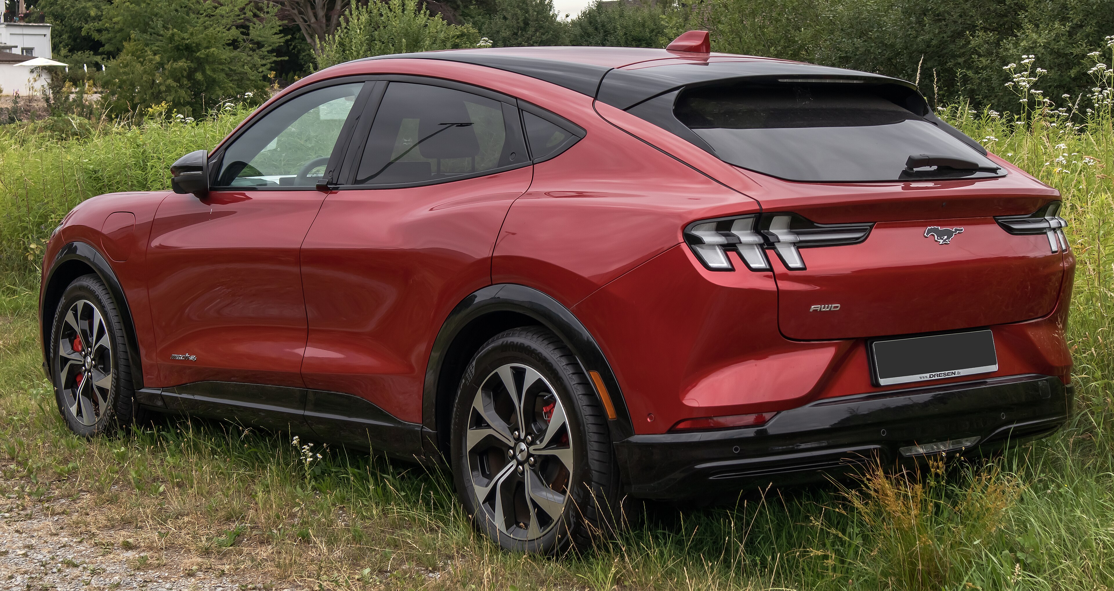 Ford mustang-mach-e-awd