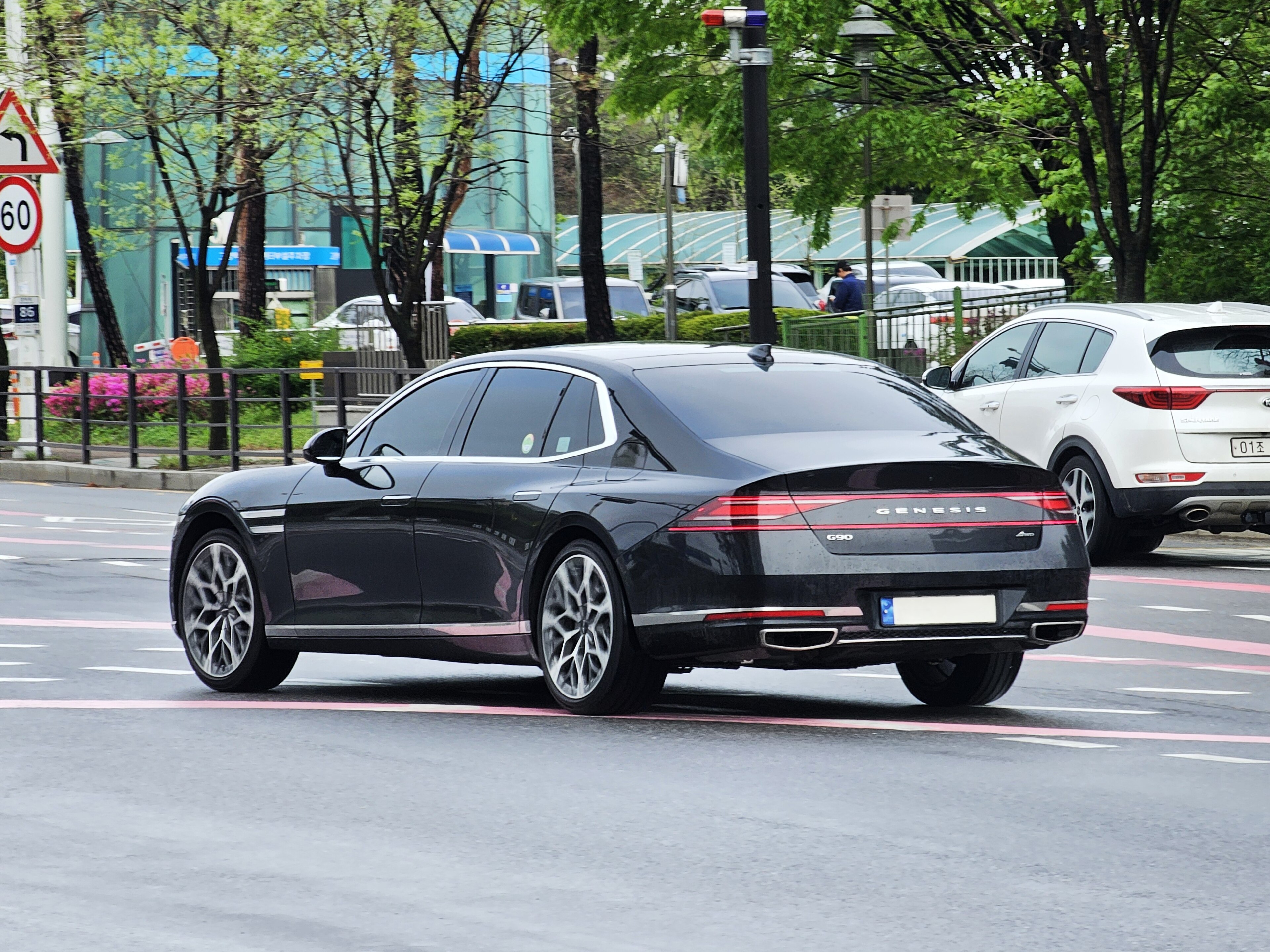 Genesis g90-awd