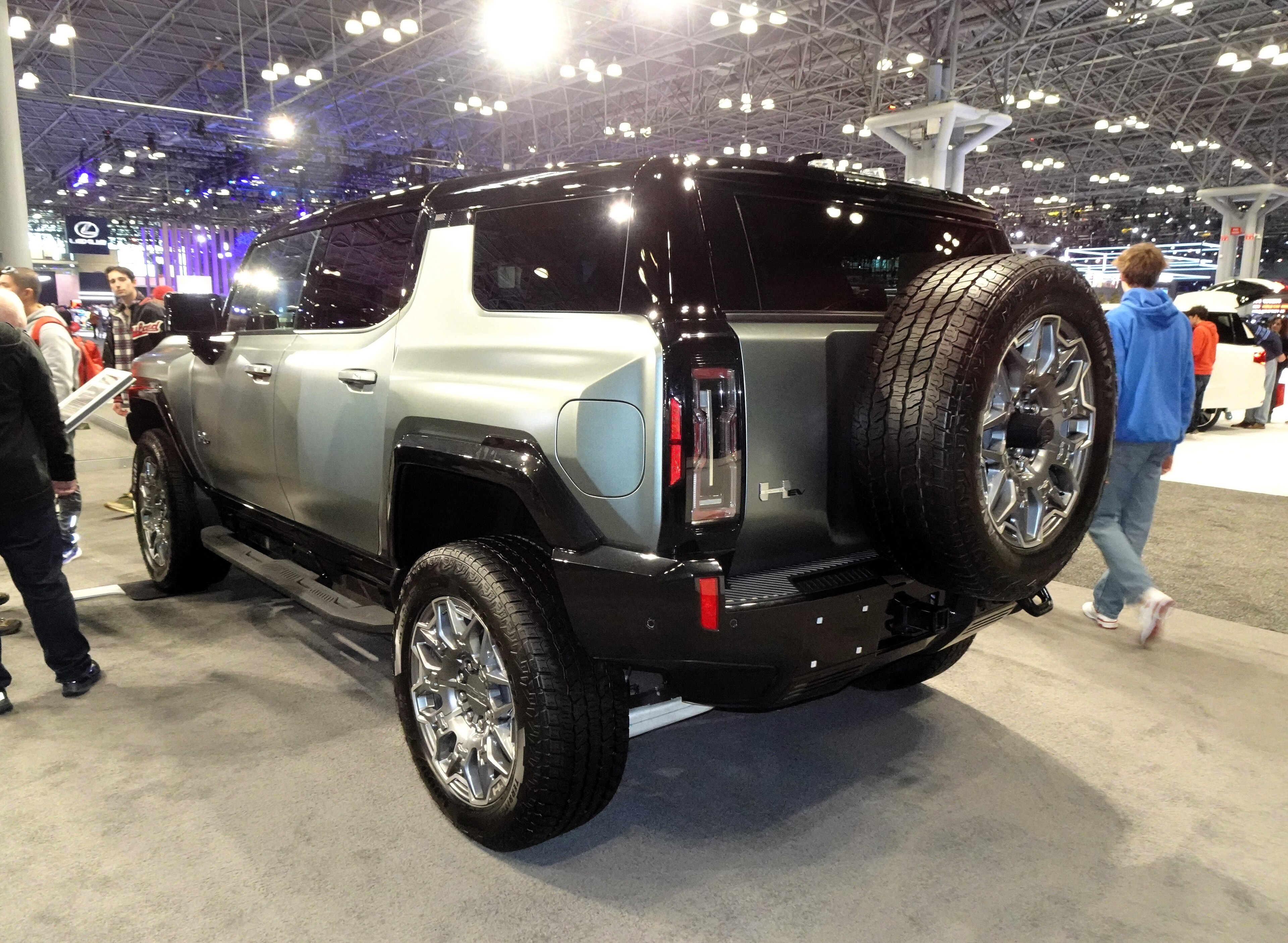 Gmc hummer-ev-suv-3x
