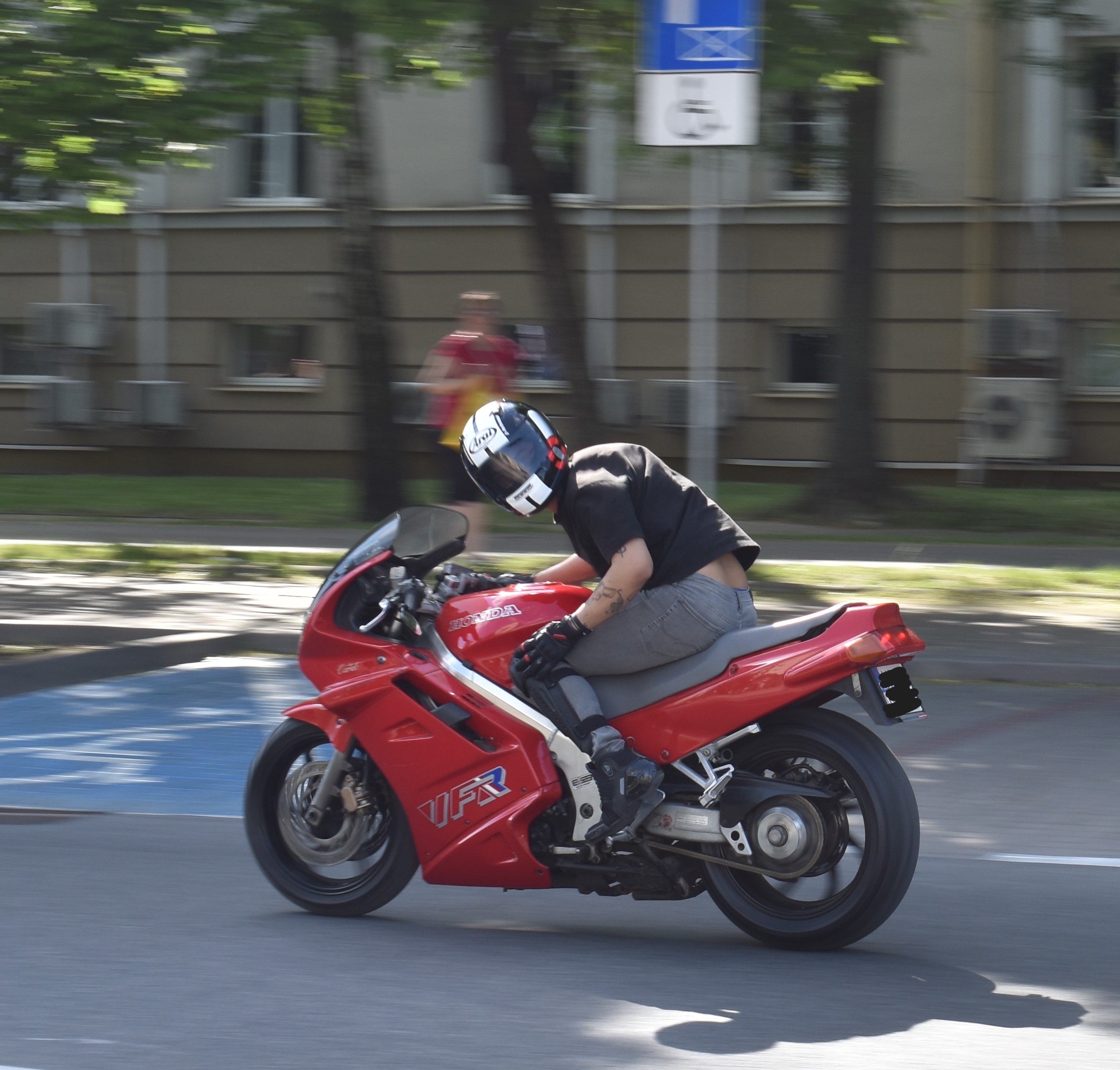 VFR750F
