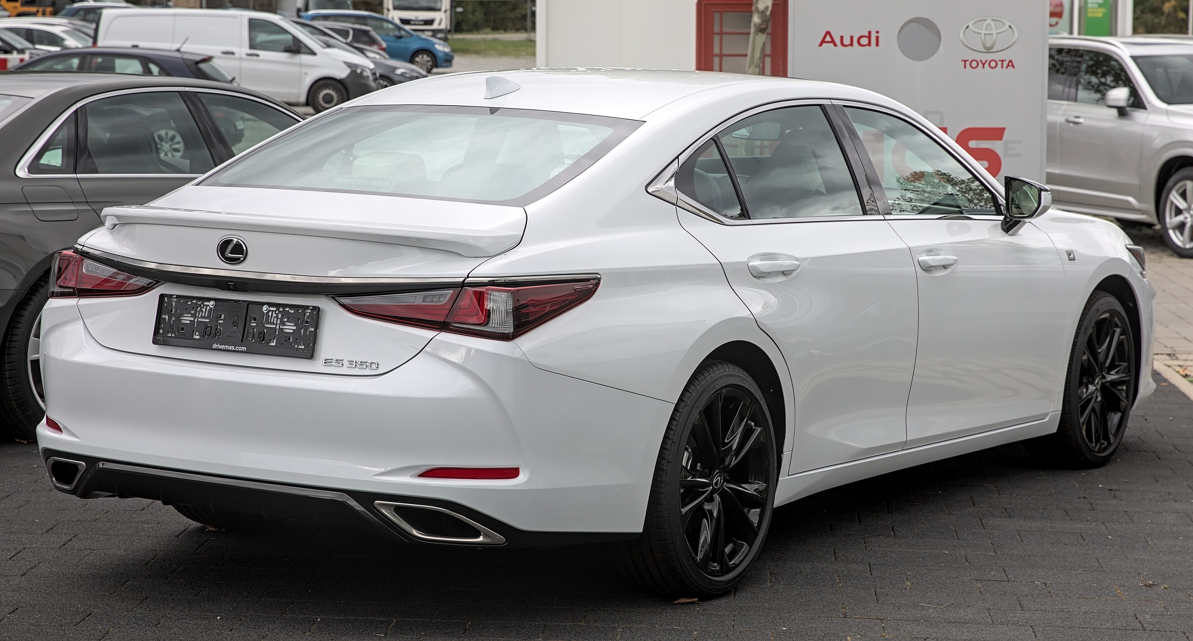 Lexus is-350