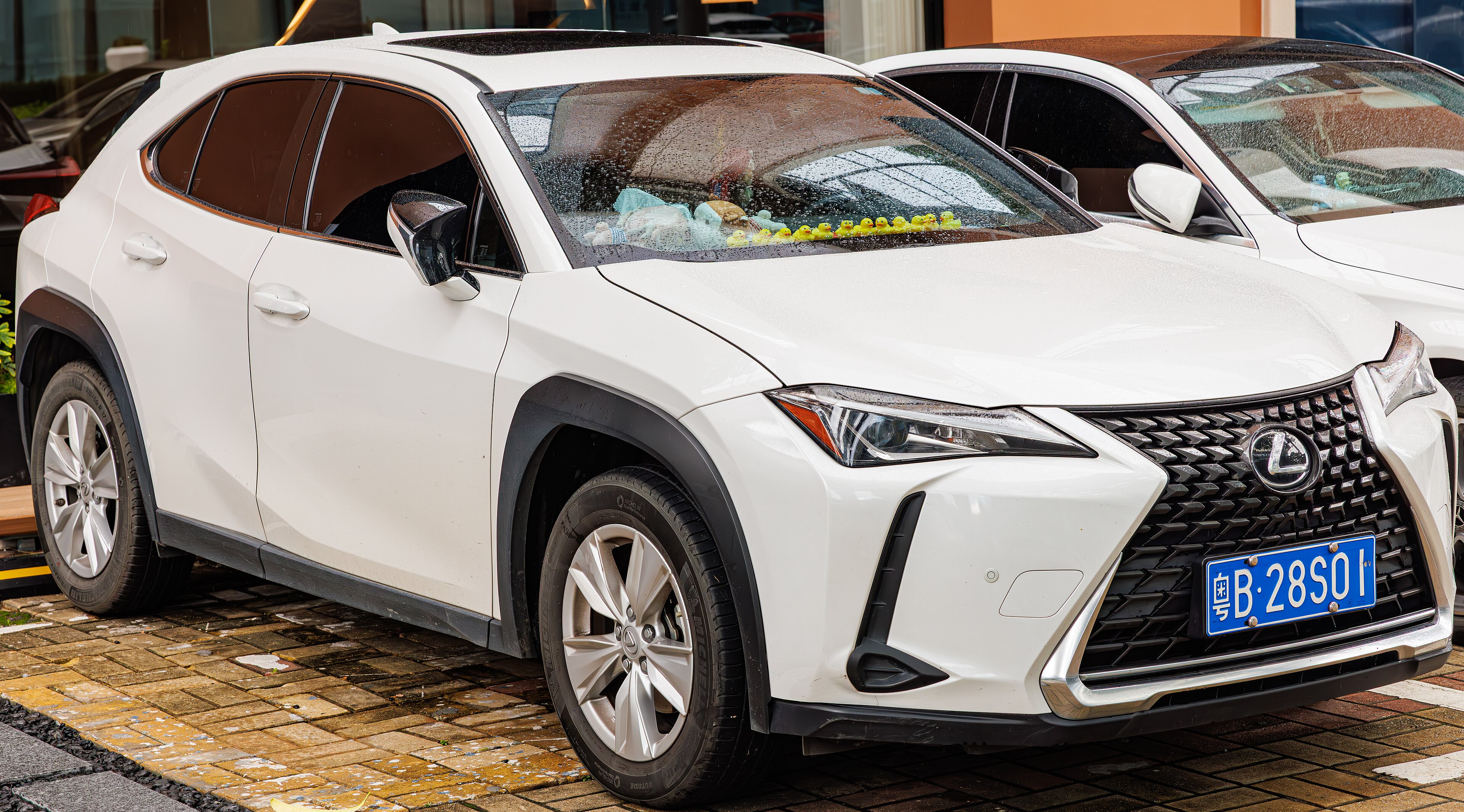 Lexus ux-200
