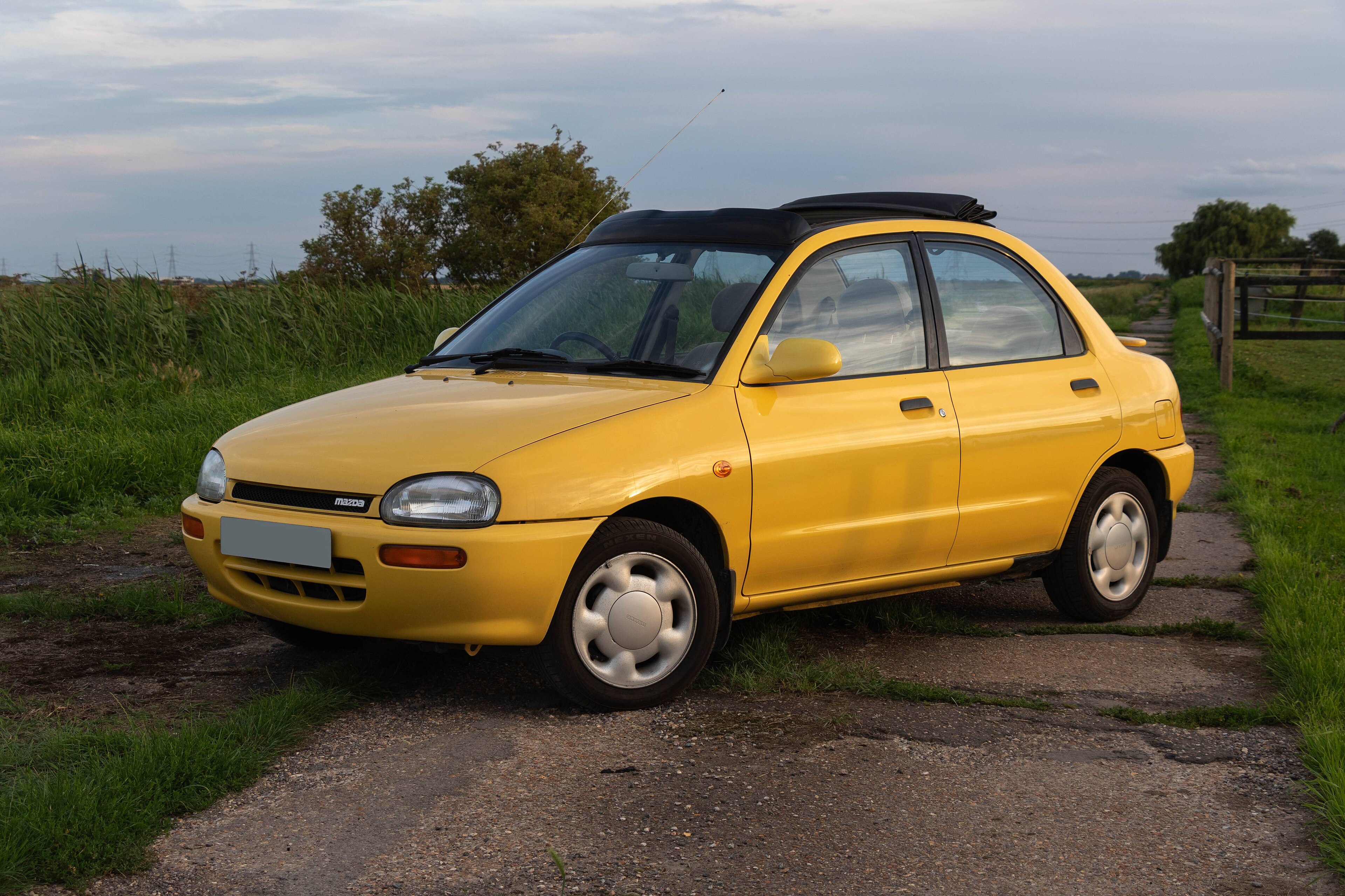 Mazda Mazda 121