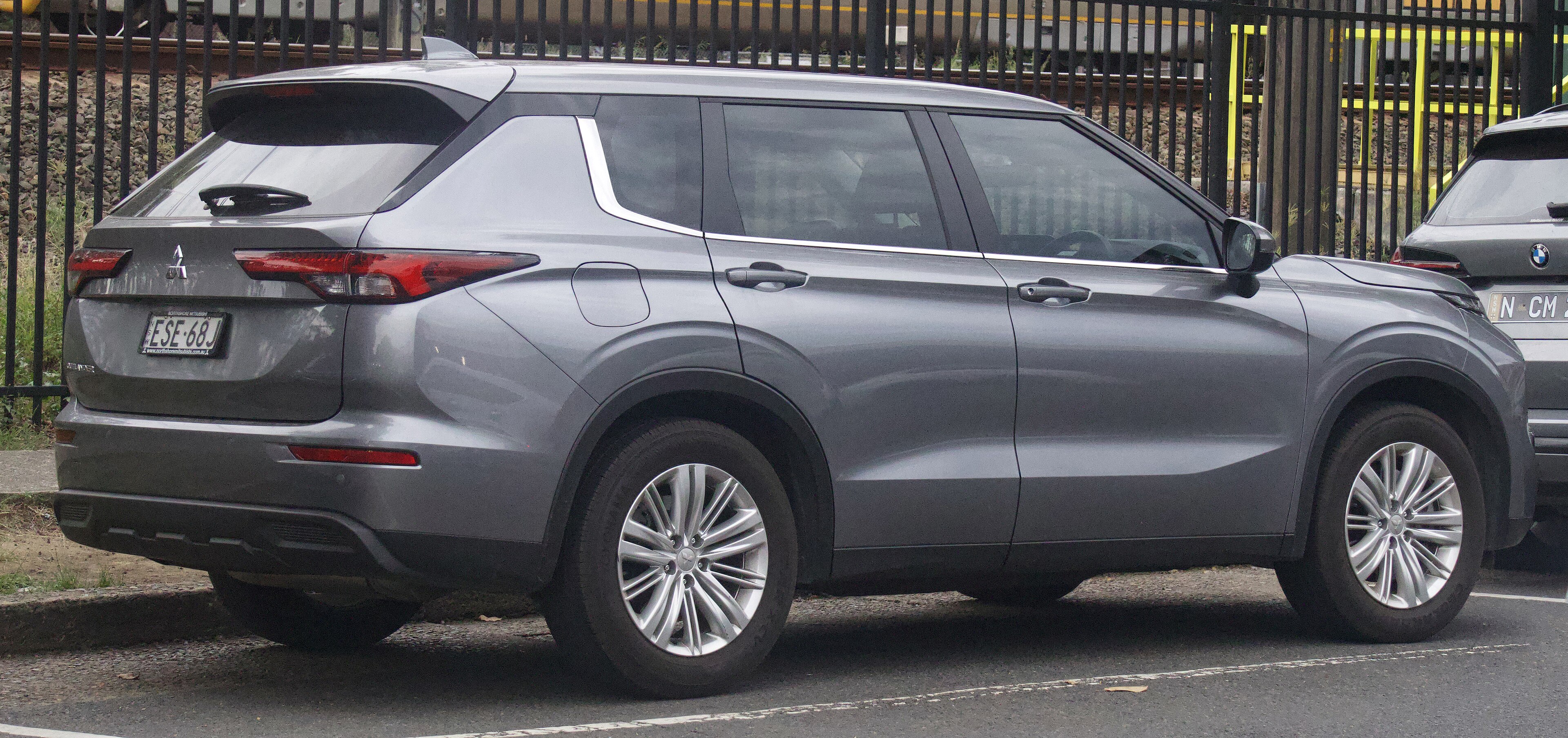 Mitsubishi outlander-2wd