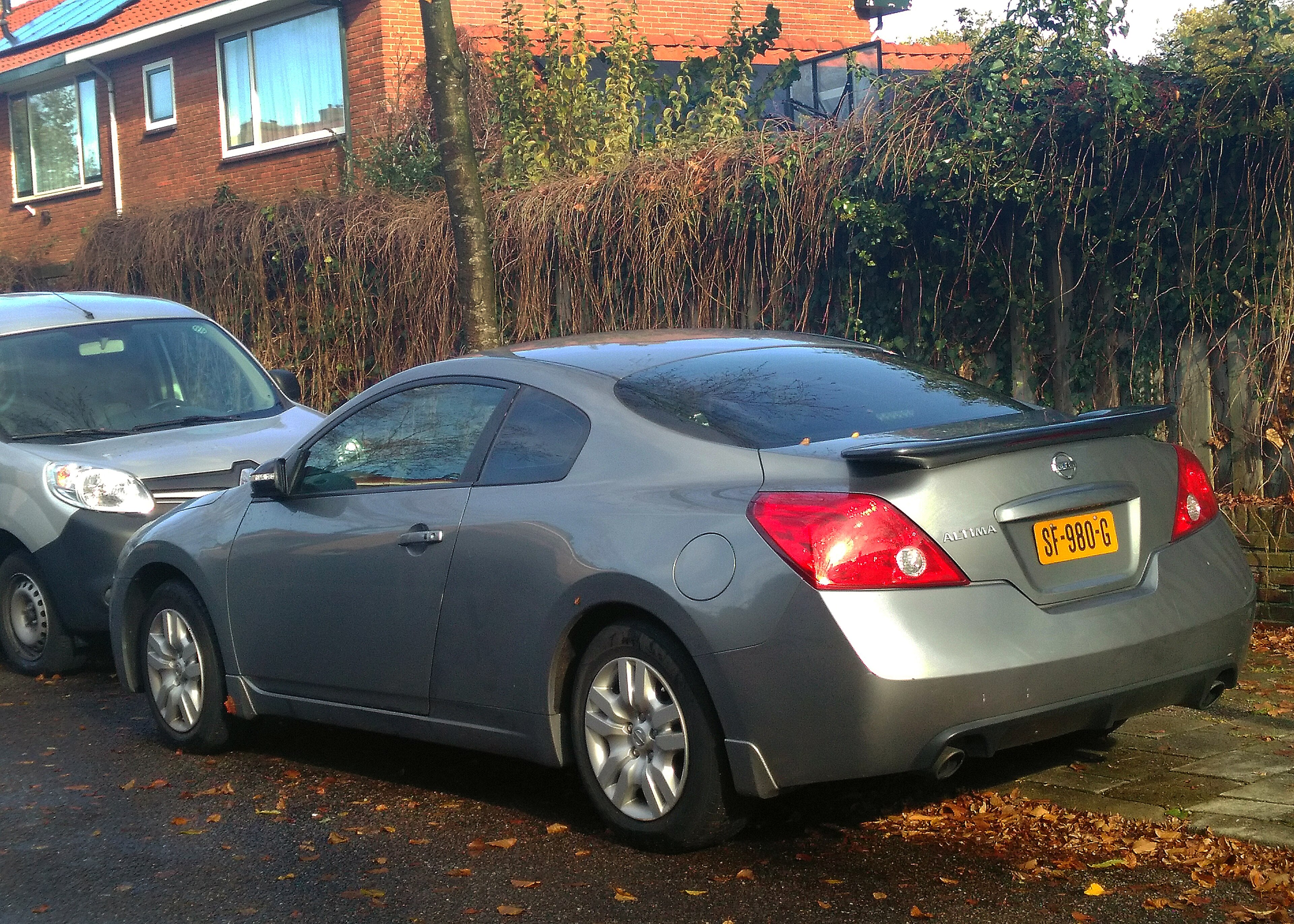 Nissan altima-coupe