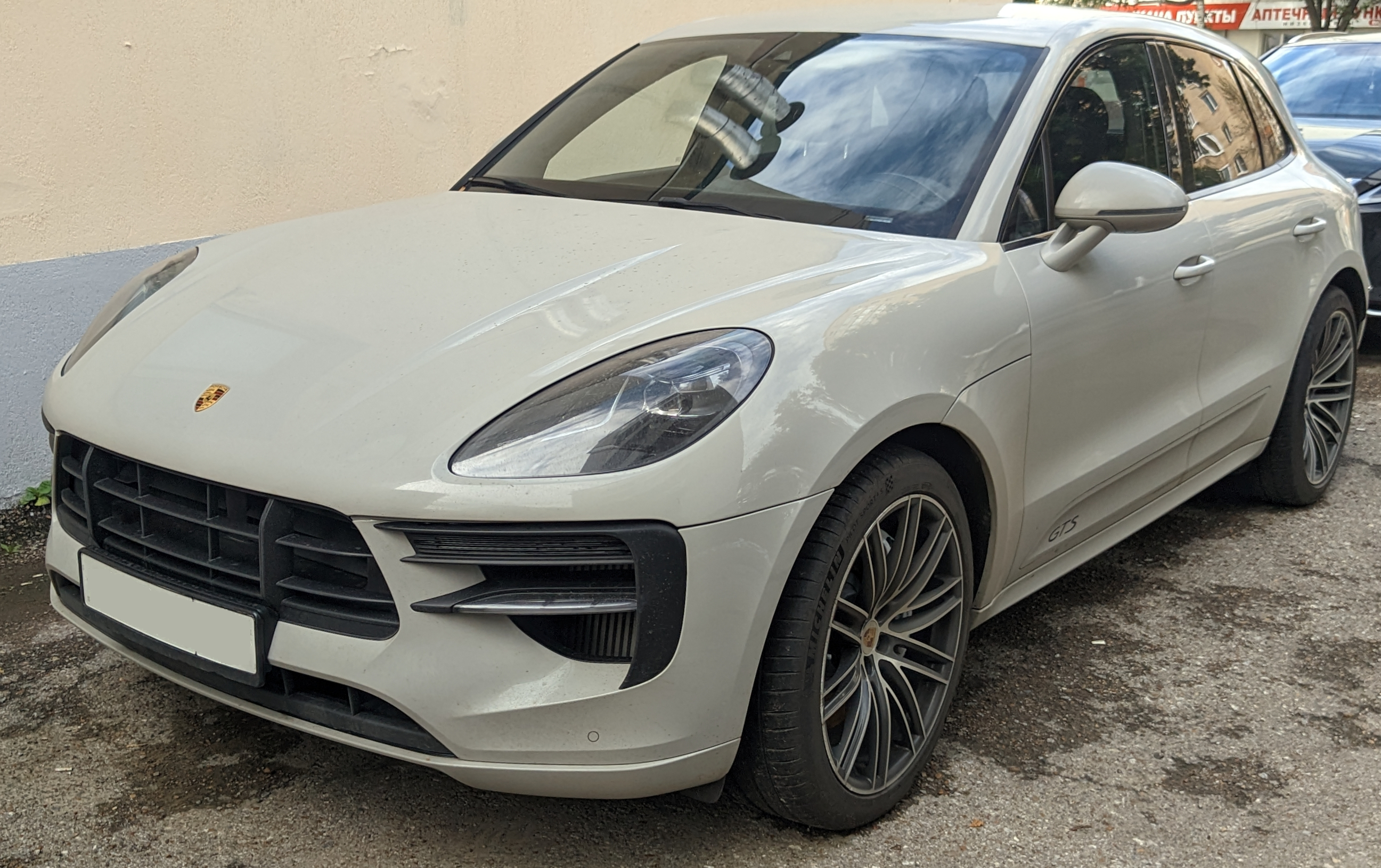 macan-gts