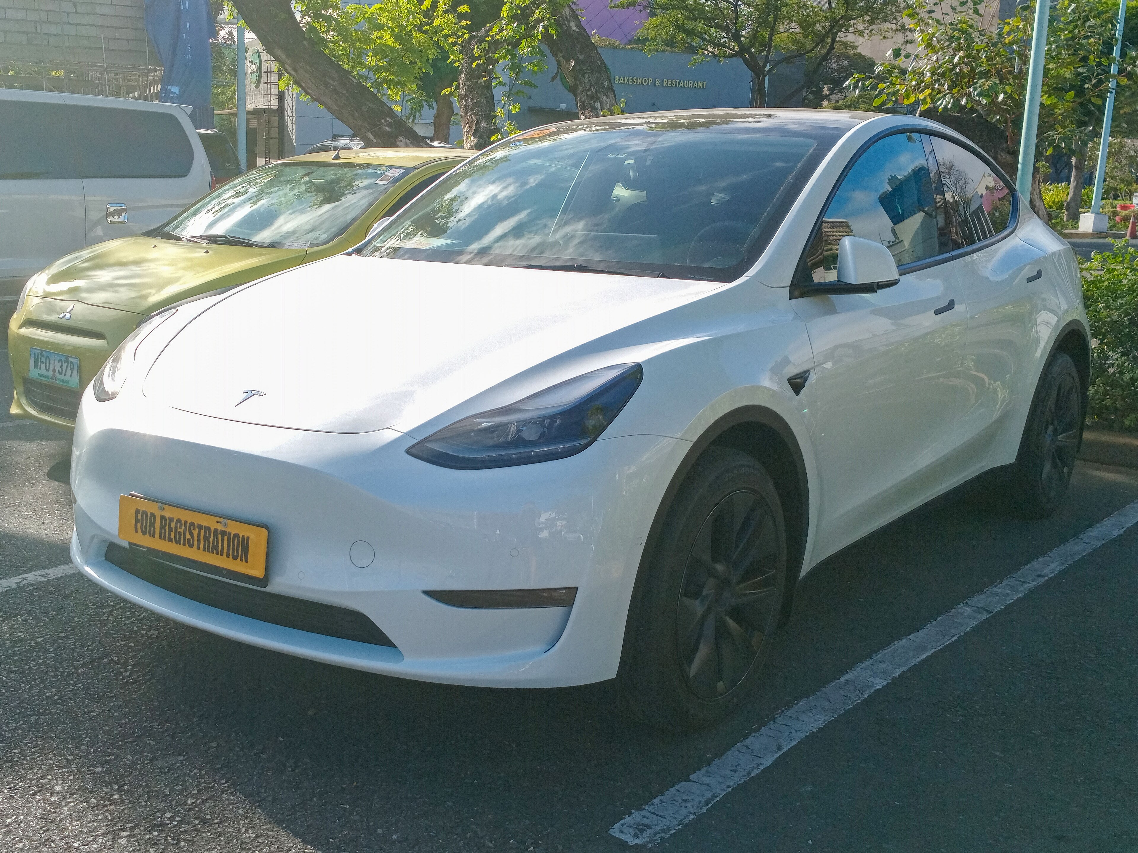 Tesla model-y-awd