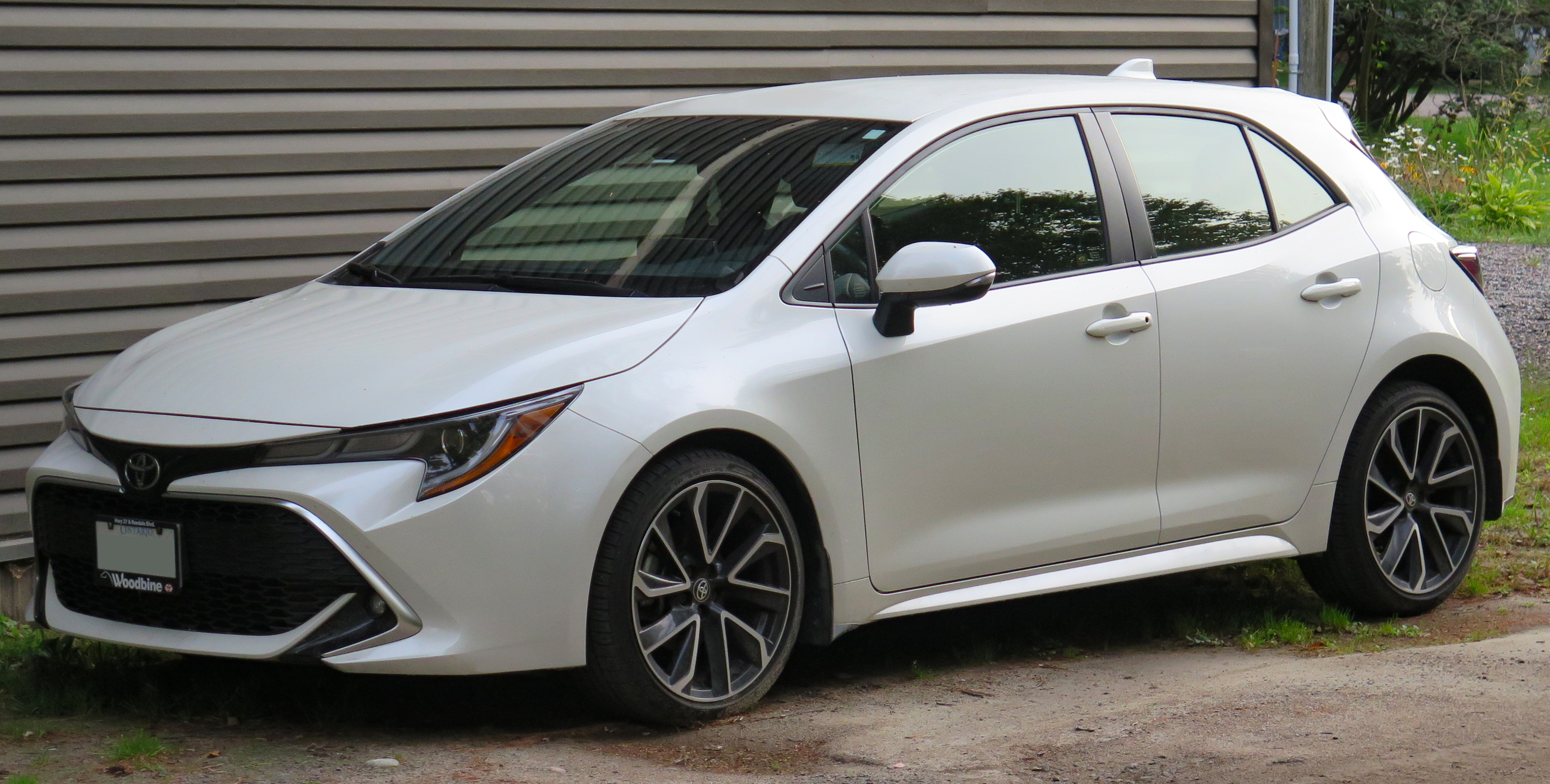Toyota corolla-hatchback-xse