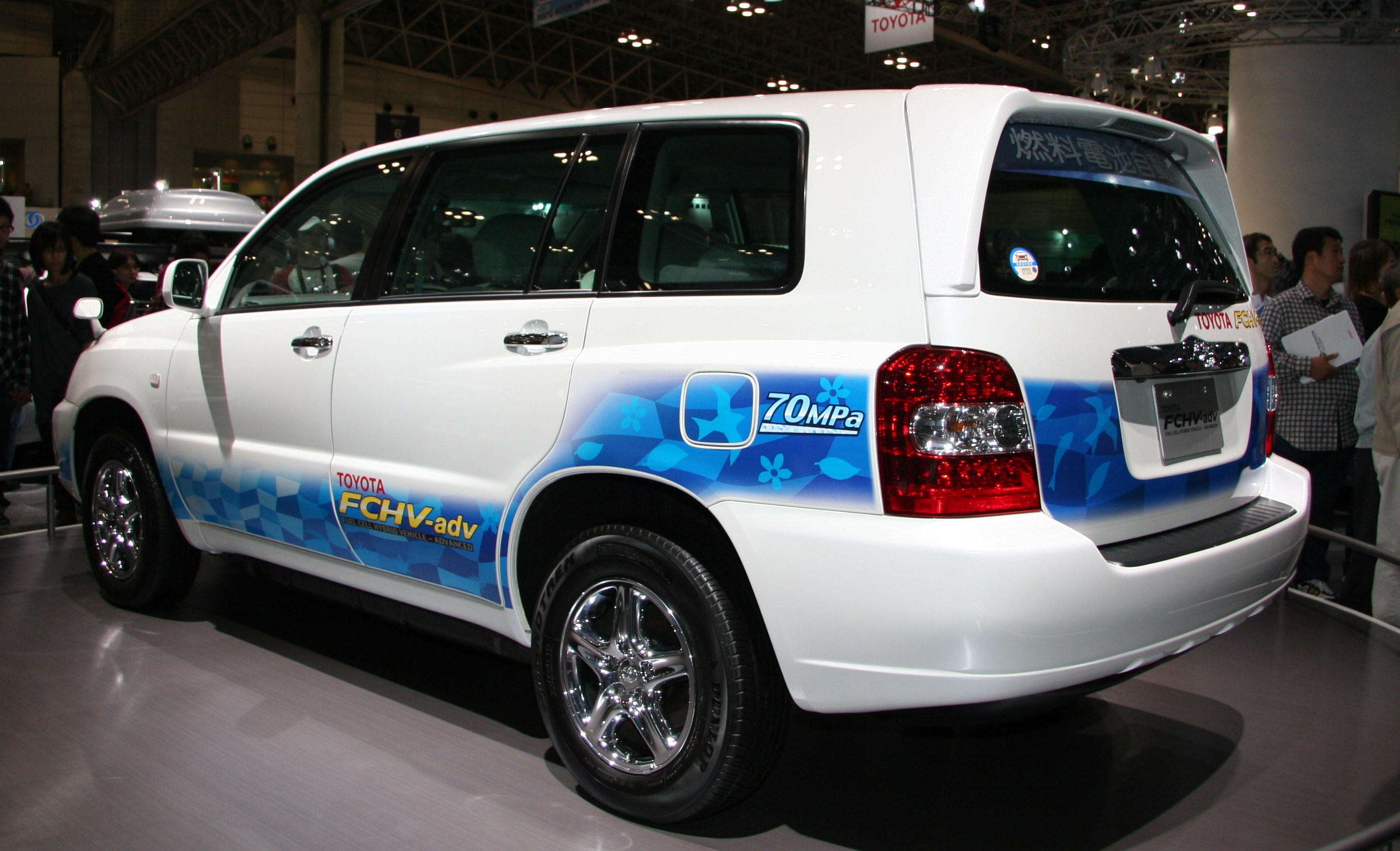 Toyota FCHV-adv
