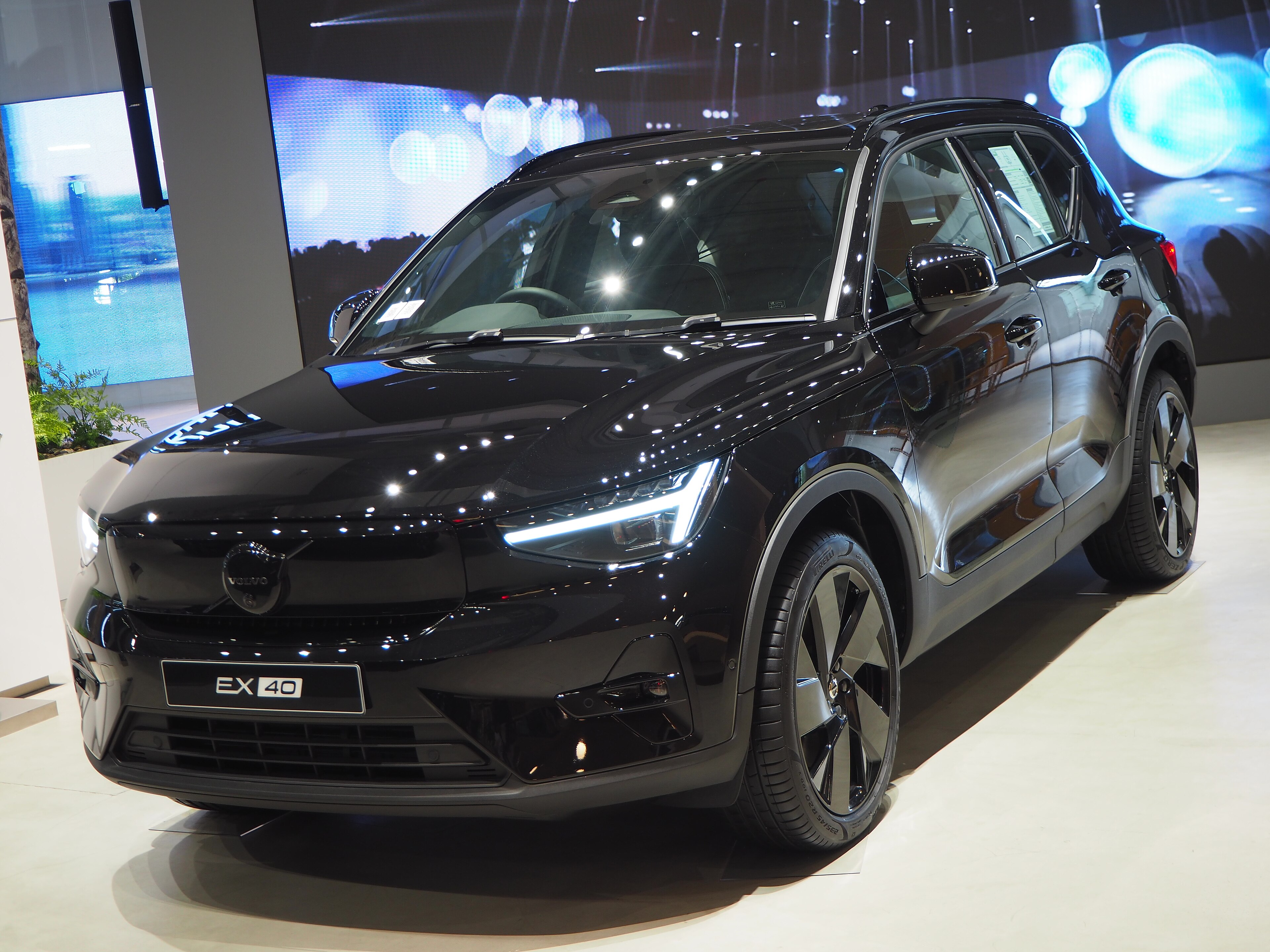 2025 Volvo ex40-twin