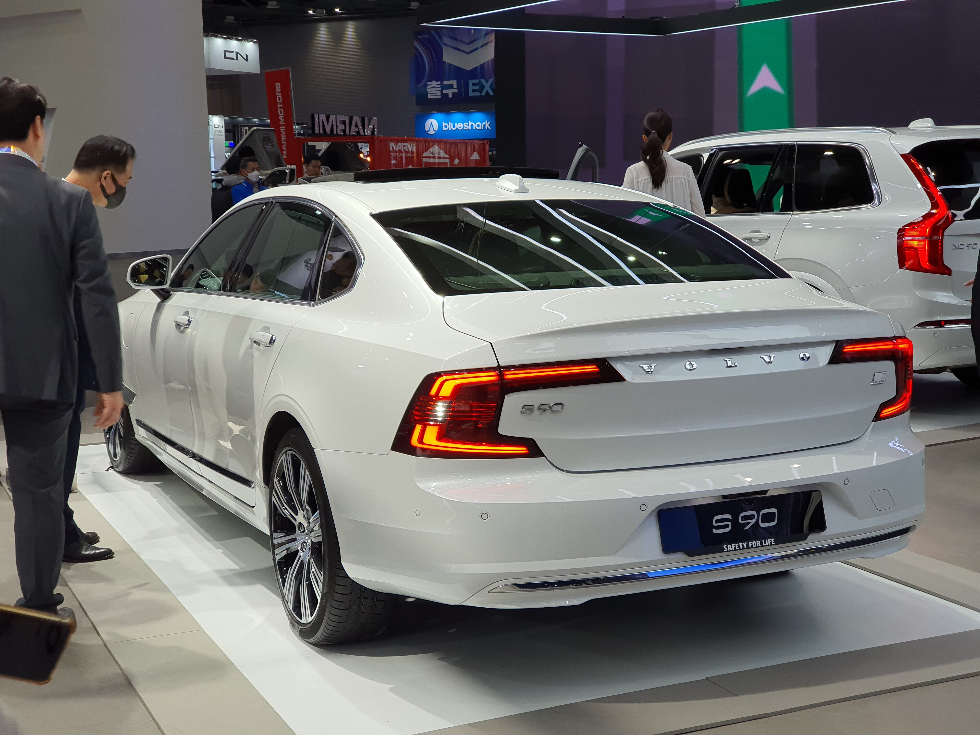 Volvo s90-awd-phev