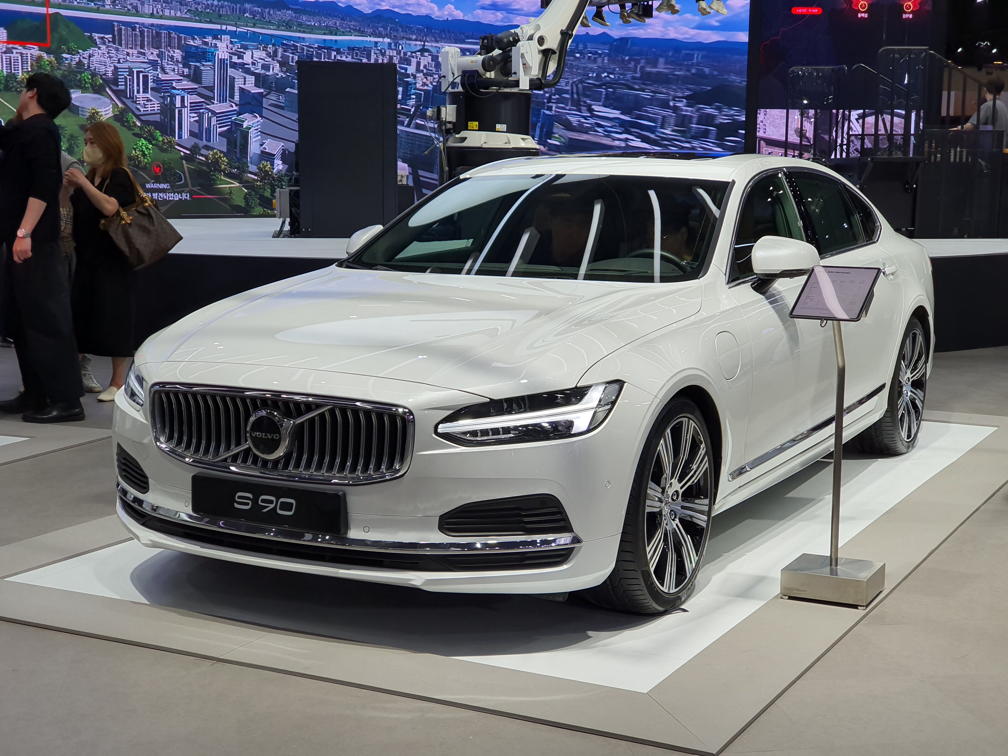 s90-awd-phev