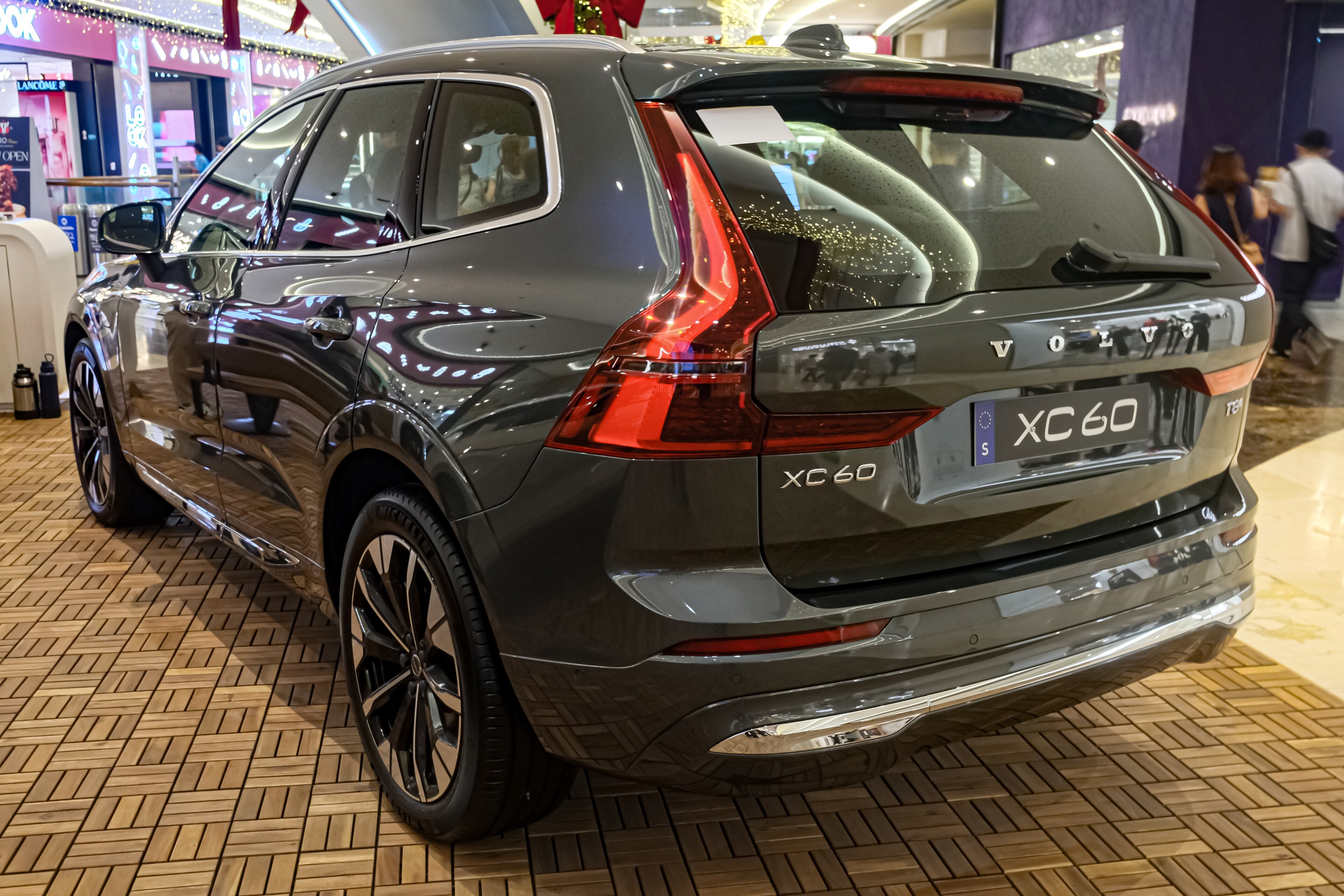 Volvo xc60-awd-phev