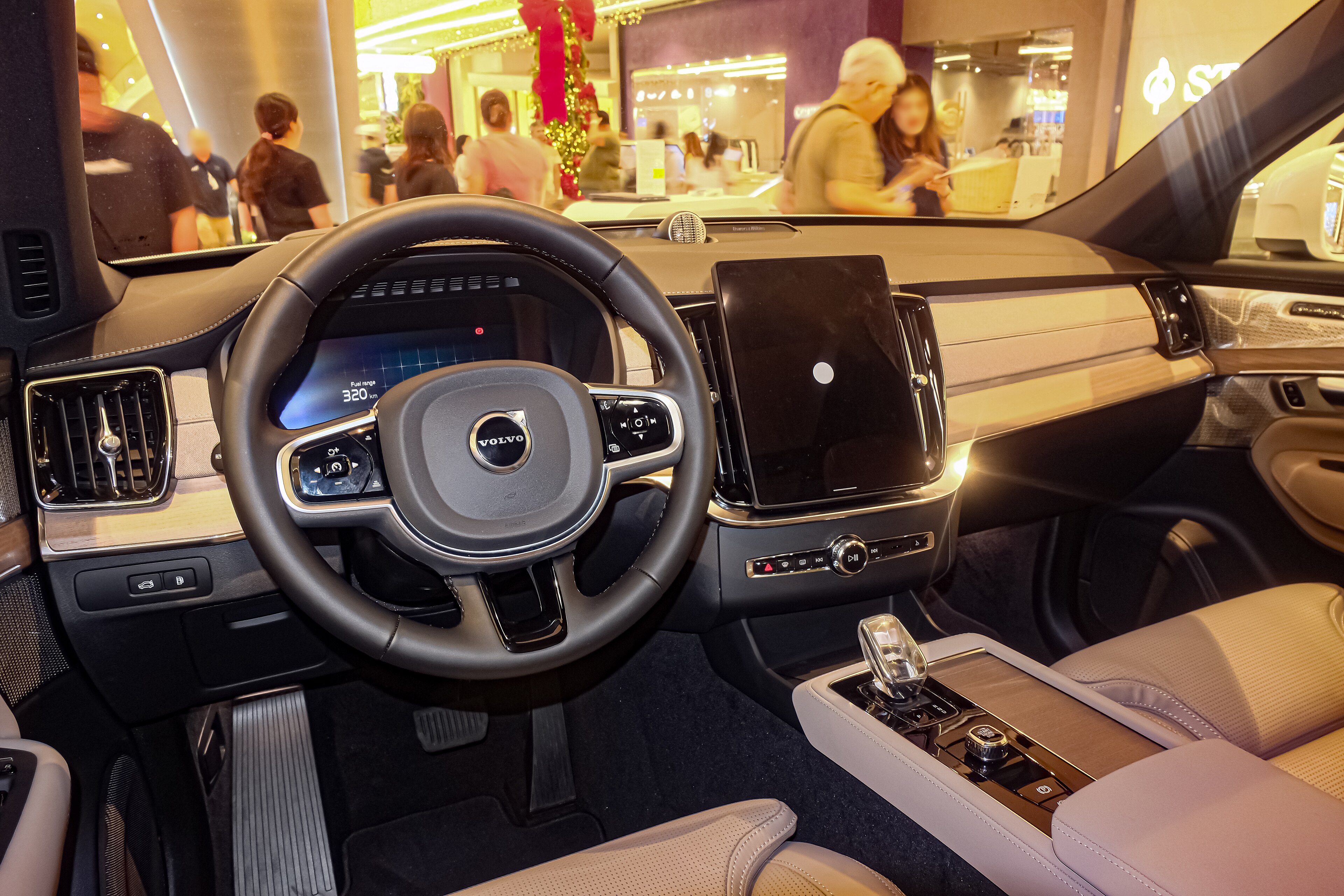 Volvo xc90-awd-phev